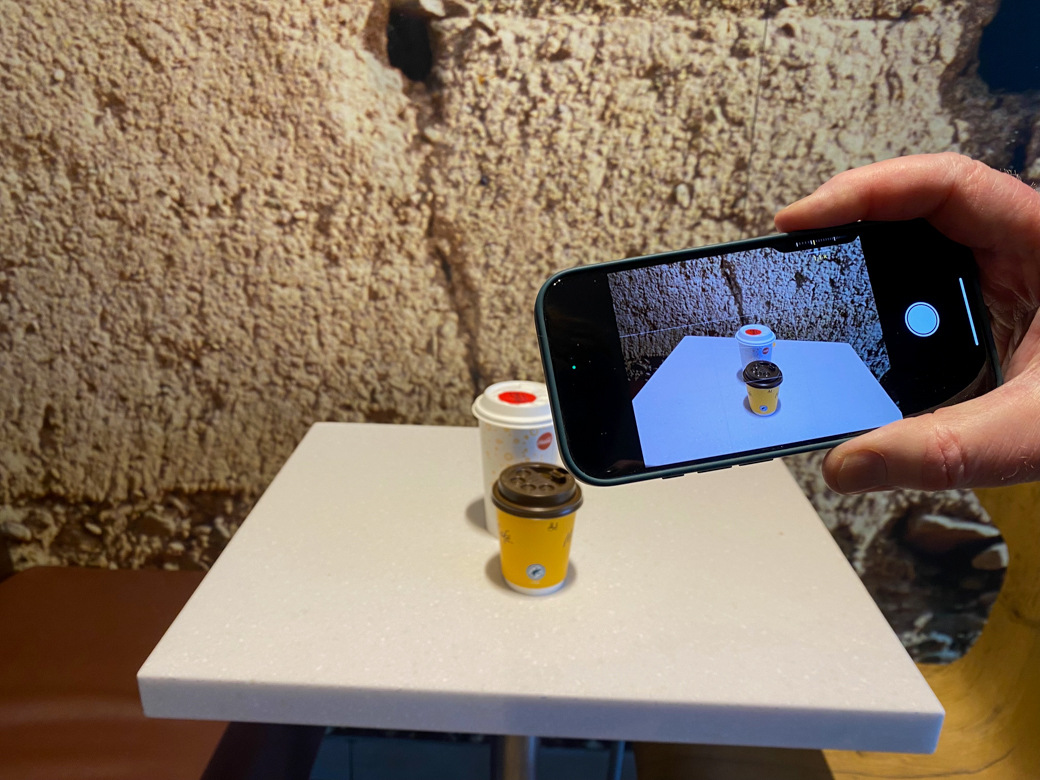 Finally! You can really use Iphone 16 with one hand.